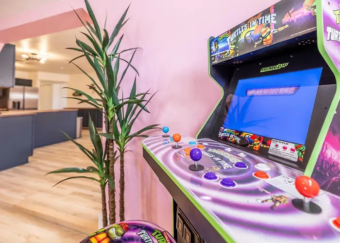 Fun Themed With Games And Cowboy Pool Сasa de vacaciones Scottsdale